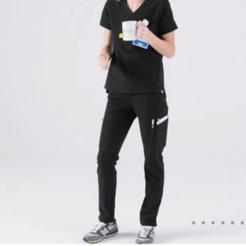 Figs Yola Skinny Scrub Pants Black Cargo 11 Pockets Size Medium